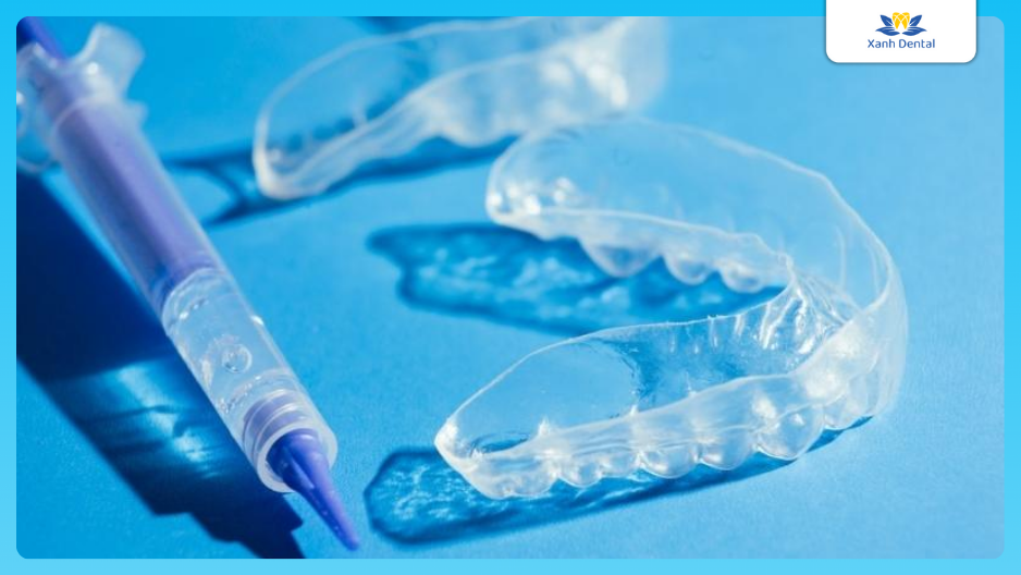 Tẩy trắng răng bằng máng Plastic