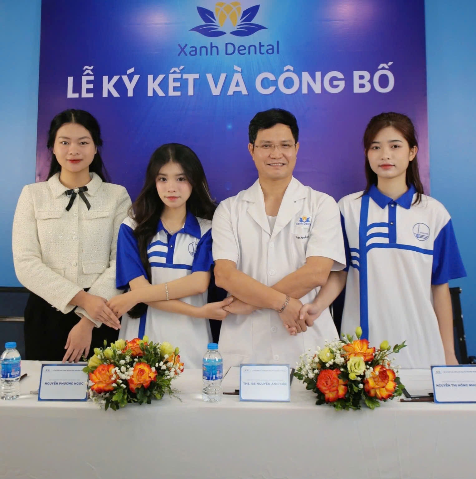 Đại diện Xanh Dental cùng các đại sứ và khách mời