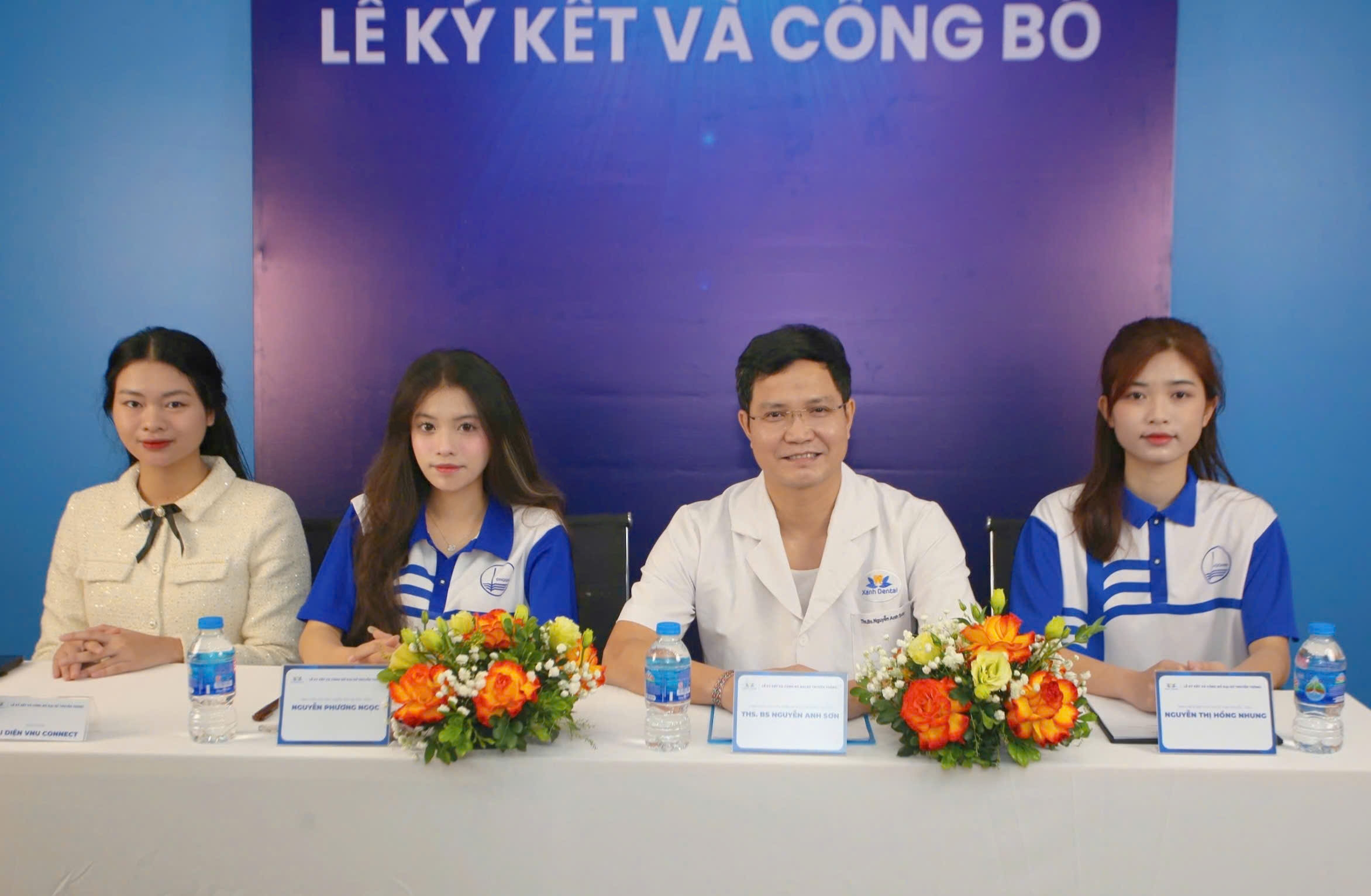 Xanh Dental cùng đại sứ truyền thông trong buổi ký kết