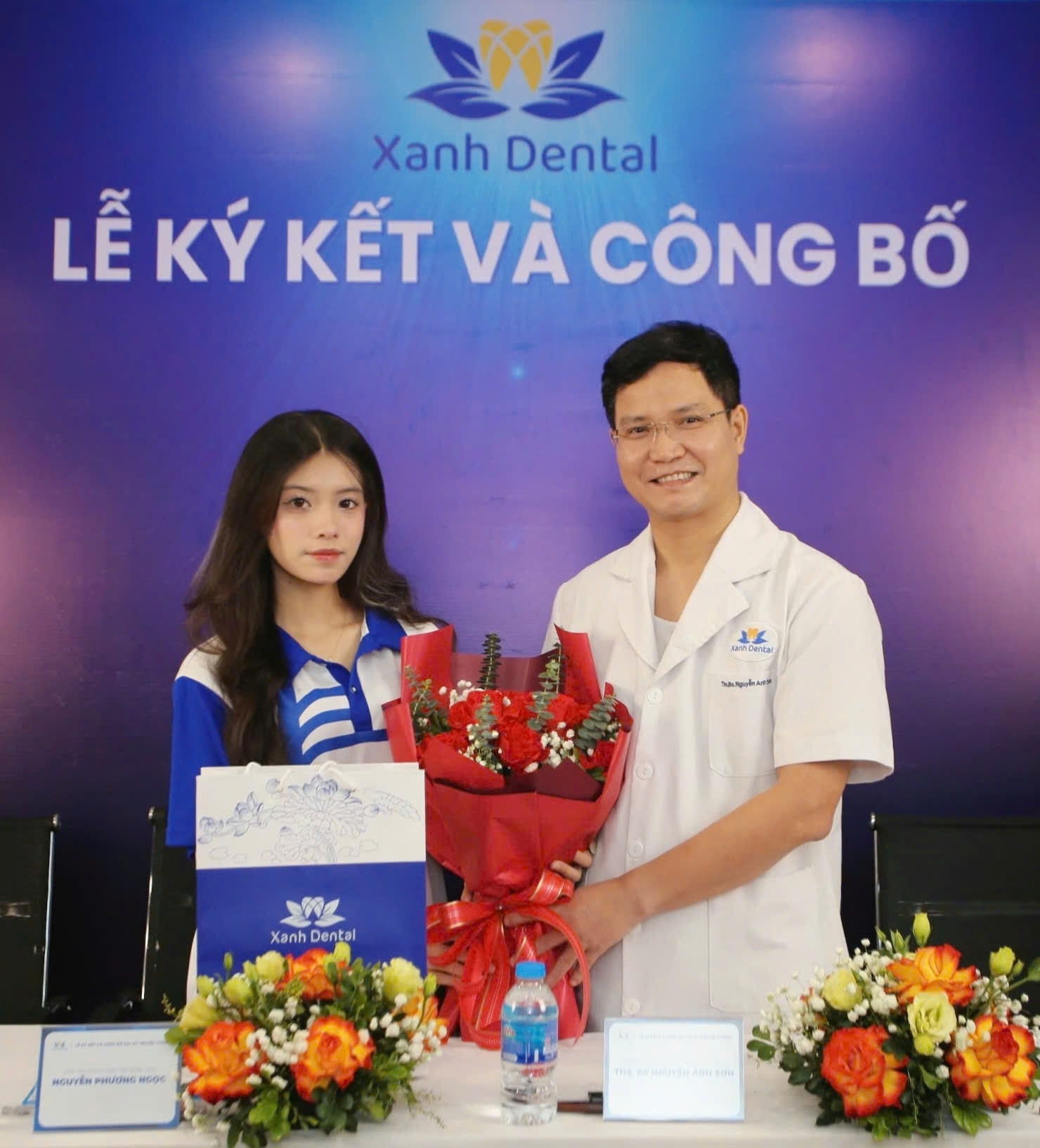 Phương Ngọc trong lễ ký kết đại sứ truyền thông cùng Xanh Dental
