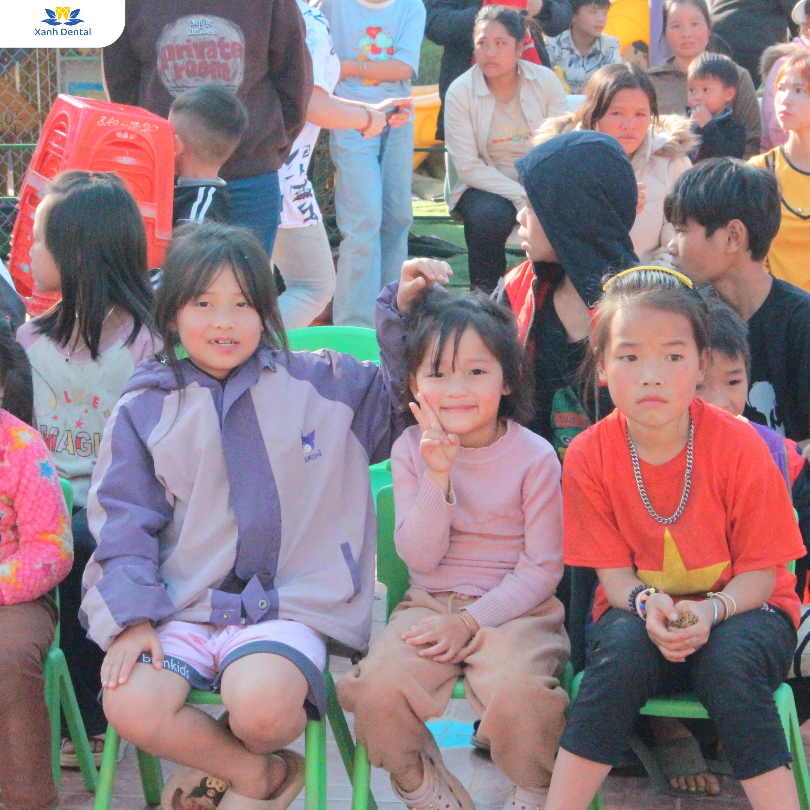 Xanh Dental tài trợ 204 bàn chải cho các em học sinh 